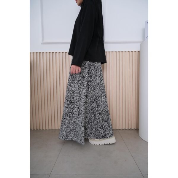 Bymeldev Mono Skirt Motif Bunga