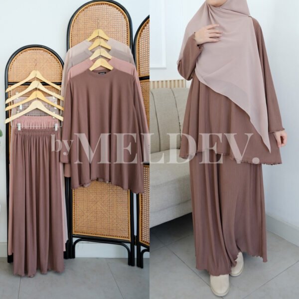 694dea66-67c2-432e-8746-9b8701613ce8.jpg ByMeldev Lilly Pleats Skirt Set Melayu Busui Nonbusui