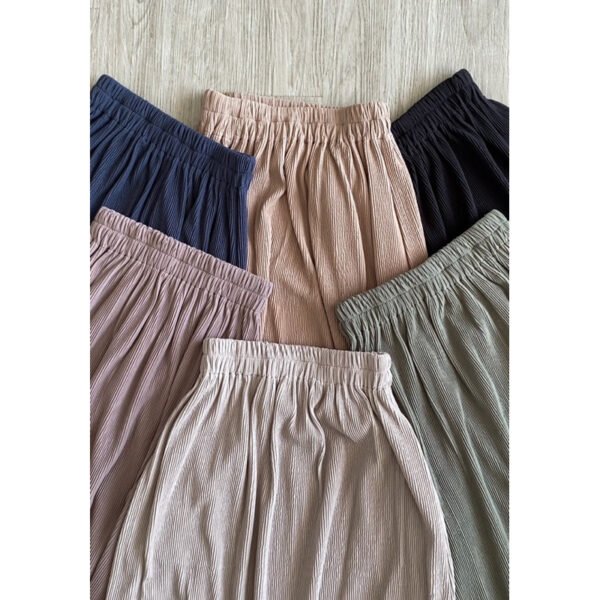 6d9e1988-55b2-49a0-a022-4ffc5bca13f5.jpg ByMeldev Premium Pleats Straight Skirt