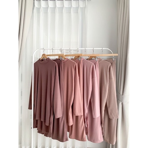 9f8e0a42-0e39-4529-aa24-a54d39b080af.jpg Bymeldev Slit Knit Set Busui Nonbusui