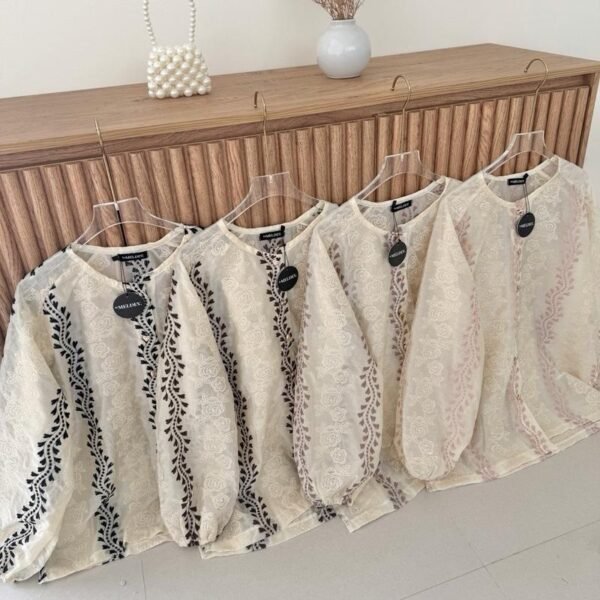 ByMeldev Heart Embroidery Blouse