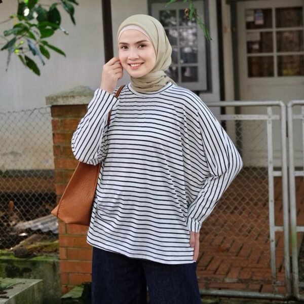 733a6047595c4b979e26286f84e467d1tplv-aphluv4xwc-origin-jpeg.jpeg ByMeldev Batwing Stripes Rayon Top Busui Nonbusui Atasan Salur