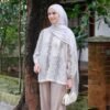 ByMeldev Heart Embroidery Blouse