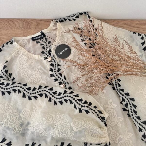 ByMeldev Heart Embroidery Blouse